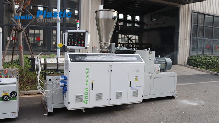 Экструдированный профиль из ПВХ пластика для украшения