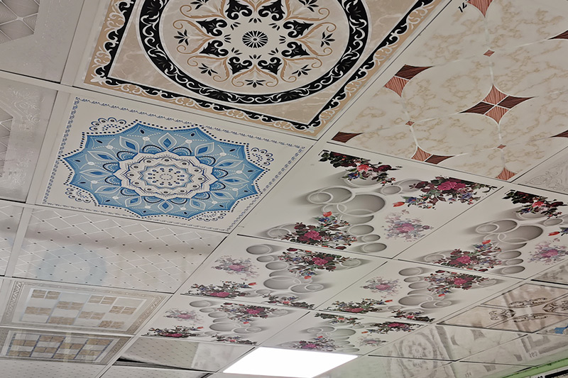 Потолочная панель из ПВХ