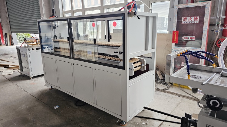 Линия по производству панелей ПВХ, машина для изготовления рифленых панелей из ПВХ, машина для изготовления рифленых панелей из ПВХ